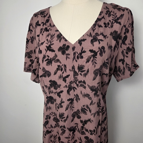 NWT Reitmans Fit and Flare Dress with Short Flutter Sleeves - Picture 5 of 14